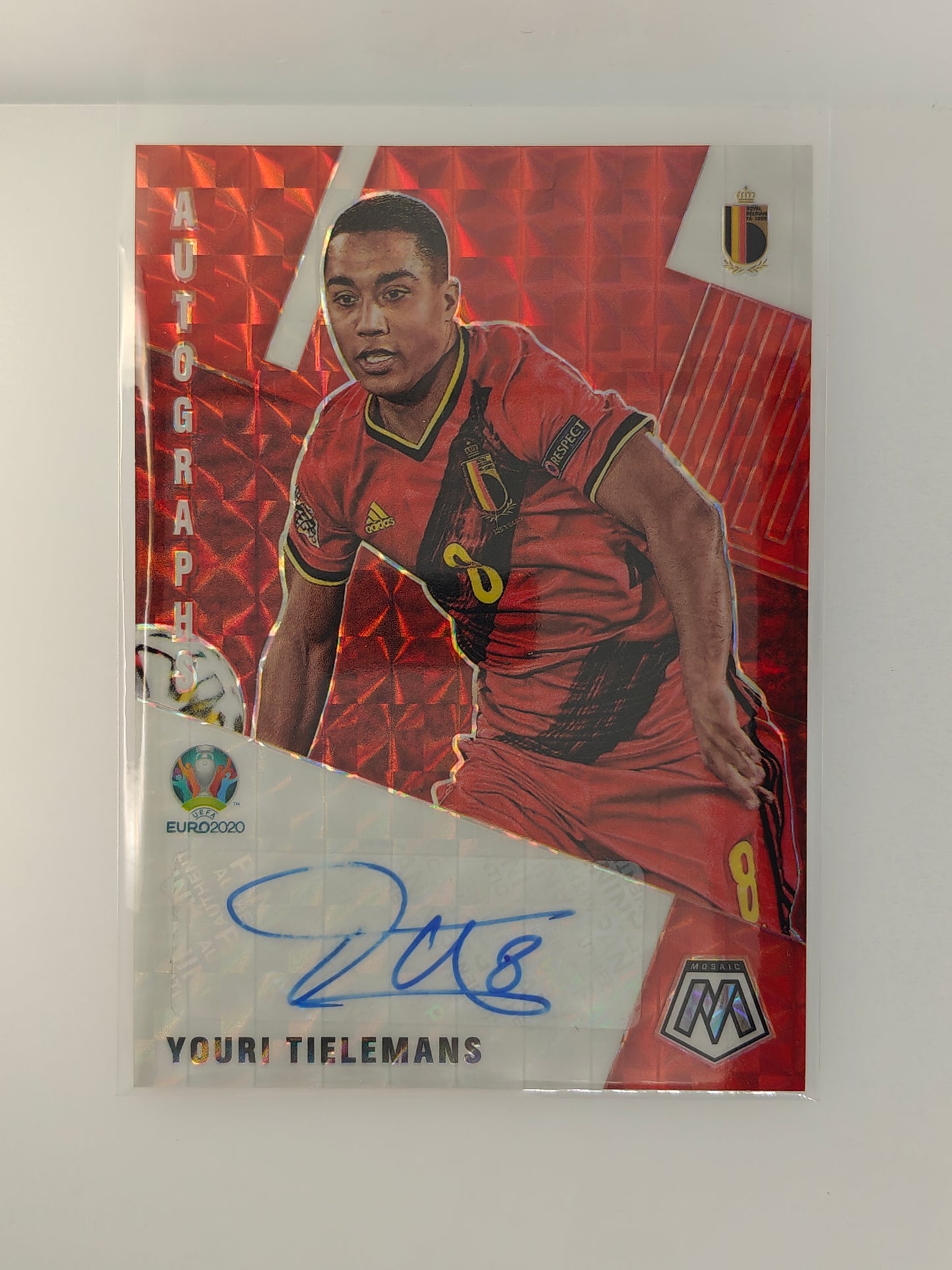 Youri Tielemans auto red color match - Panini Mosaic euro 2020