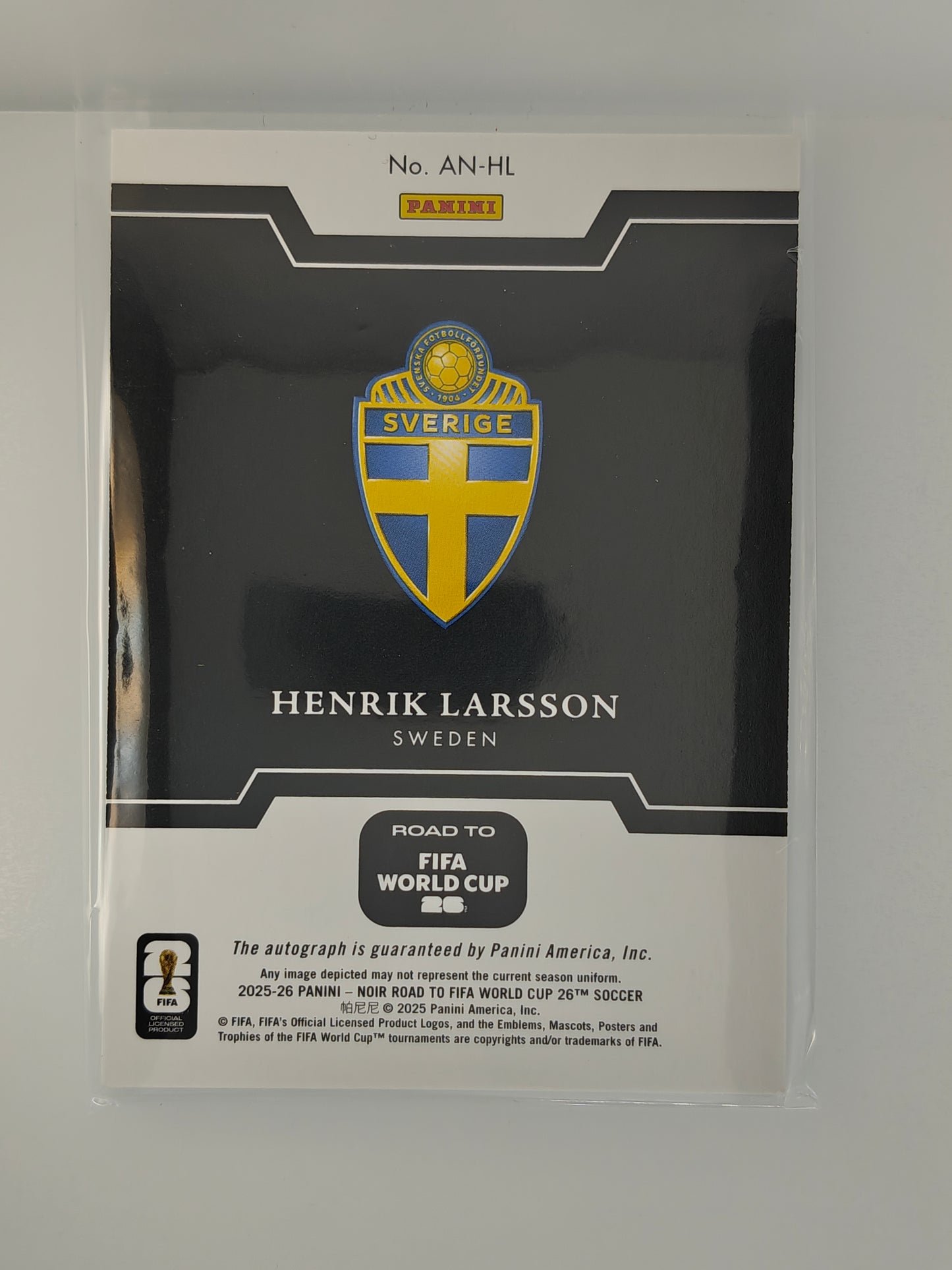 Henrik Larsson auto /99 - Panini Noir World Cup 25/26