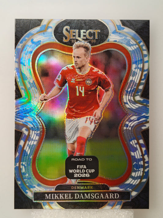 Mikkel Damsgaard /49 - Panini Select Road to world cup 25/26